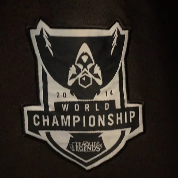 League of Legends 2014 World Championship Full Zip Sweater - Large